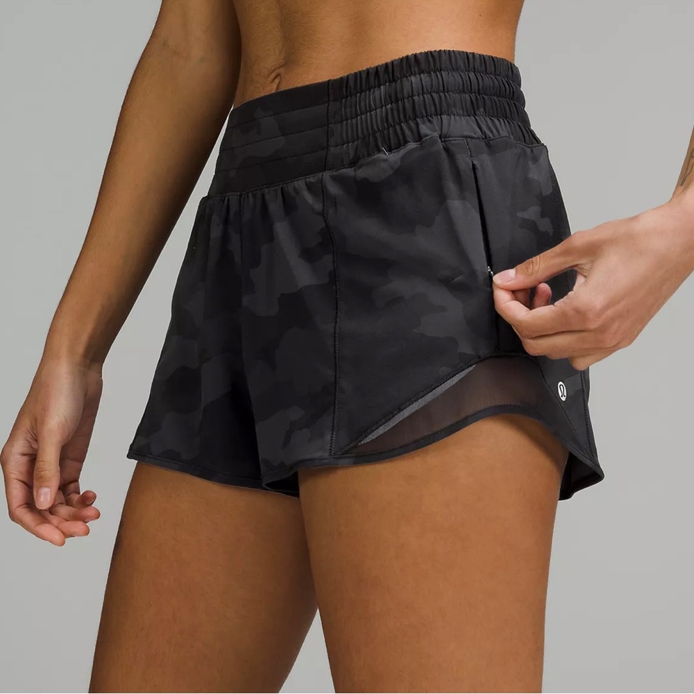 Lululemon//Hotty Hot High Rise Lined Short 2.5”// Size 4